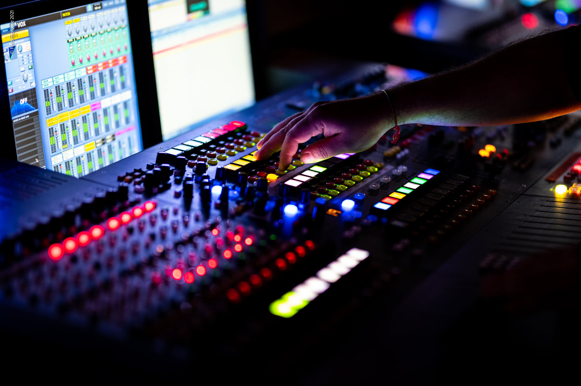 BOX 1 – Service audio, luci e video; (1)